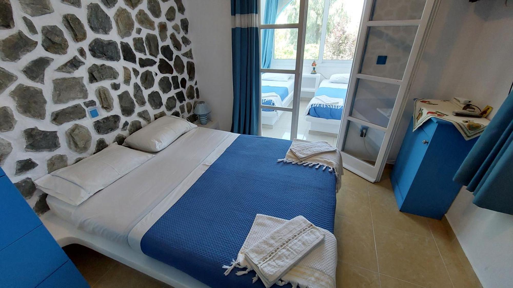 Azzurro Naxos, Azzurro I - Azzurro Ii - Azzurro Iii Naxos City