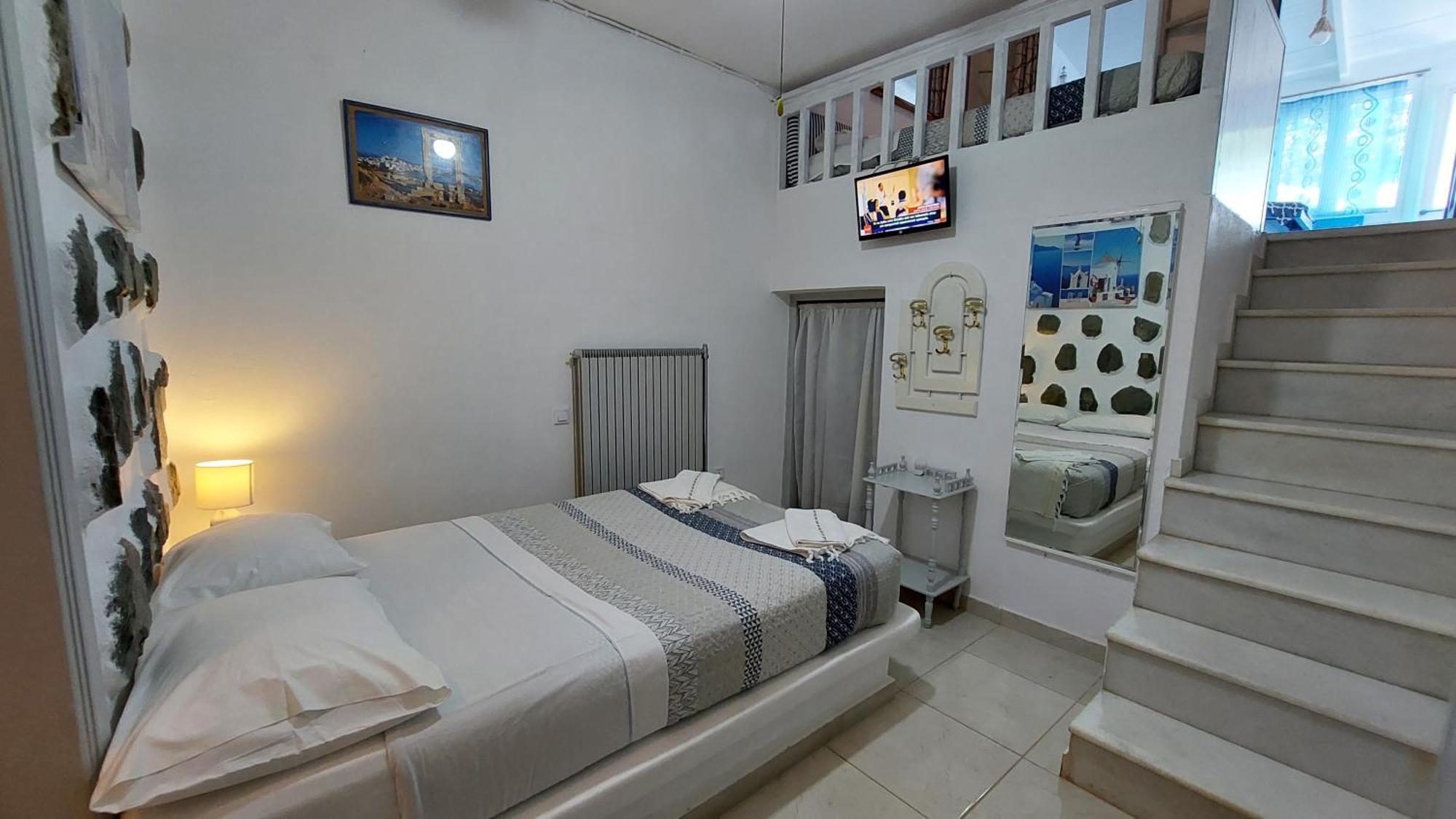 Azzurro Naxos, Azzurro I - Azzurro Ii - Azzurro Iii * Naxos City